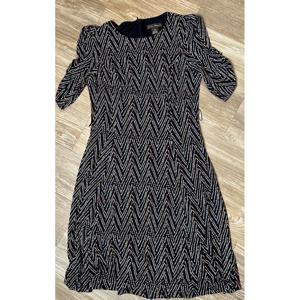 Jessica Howard Sz 10P‎ Dress Short Sleeve Black With Geometric Lines.
